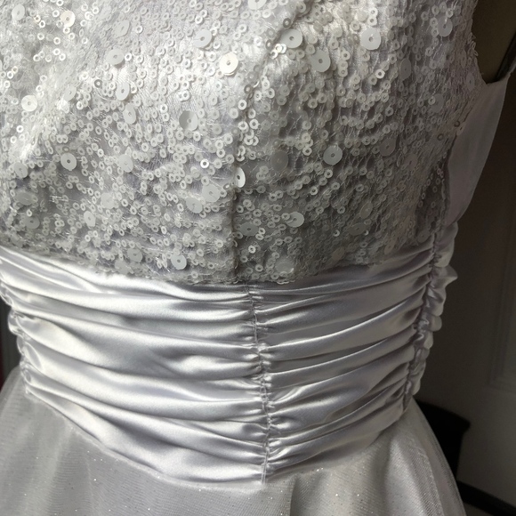 Juliet White Junior Dress - Picture 4 of 7